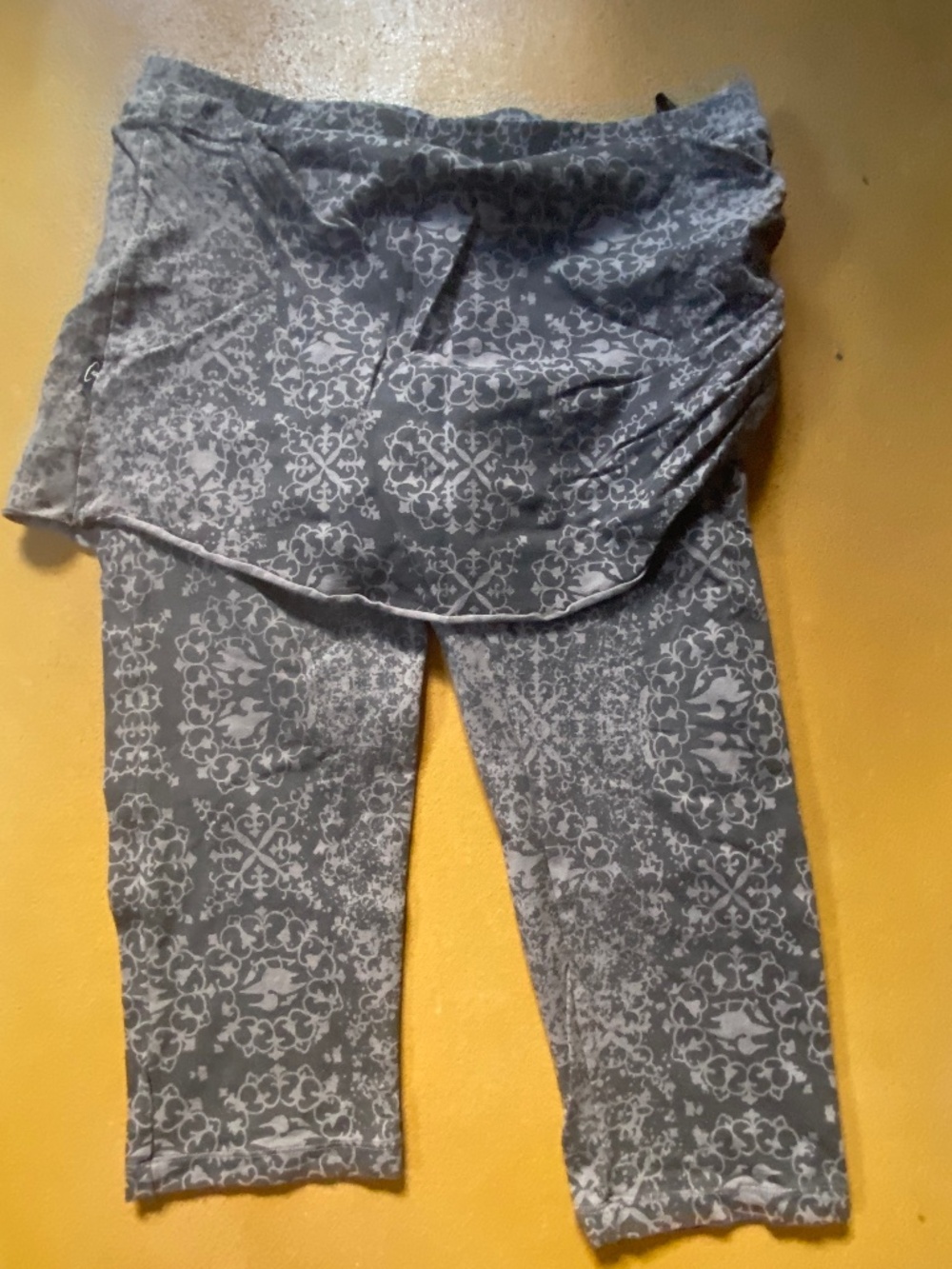Psylo Capris Size 3
